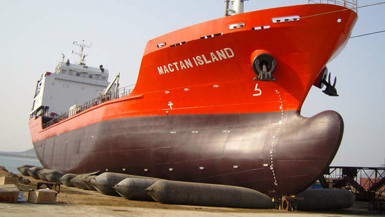 Πίεση 0.05-0.25 MPA Ναυτικά ελαστικά αερόσακοι Μέγεθος 6mm-20mm στρώματα 4-9 Heavy Duty Σχεδιασμός κατασκευής