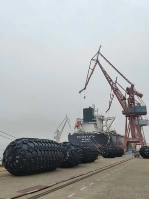 00,5-4,5m Διαμέτρου Yokohama Marine Fender σε μαύρο για τις εξατομικευμένες απαιτήσεις του ναυτικού