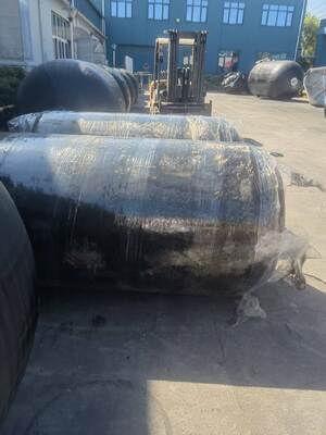 Φτερούγες γεμάτες αφρό από πολυουρεθάνιο και αφρό από καουτσούκ που έχουν σχεδιαστεί για την αποφυγή συγκρούσεων και την ενίσχυση της προστασίας από τις συγκρούσεις