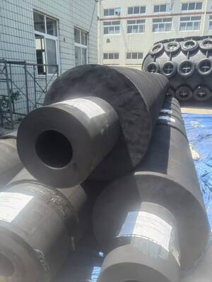 Workboat Tug Boat Fenders Built With Mould And Extrution Techniques Compliant With International Standards Ensuring And Longevity