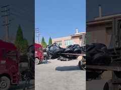 Το Yokohama Fender φορτωμένο σε δοχείο